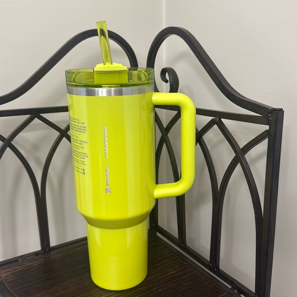NWT Starbucks X Stanley lime 40oz Quencher 🍋‍🟩